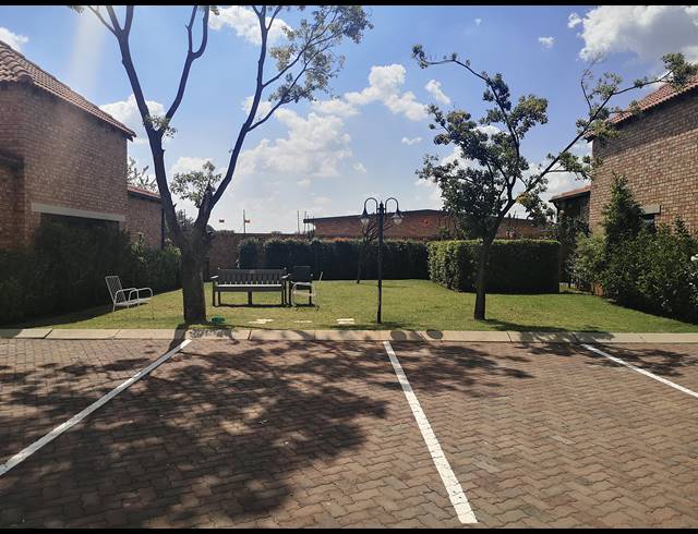 2 BEDROOM TOWNHOUSE FOR SALE IN EQUESTRIA